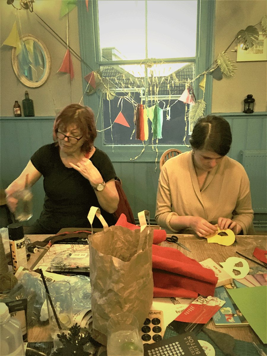 z11 Kat and Fiona crafting